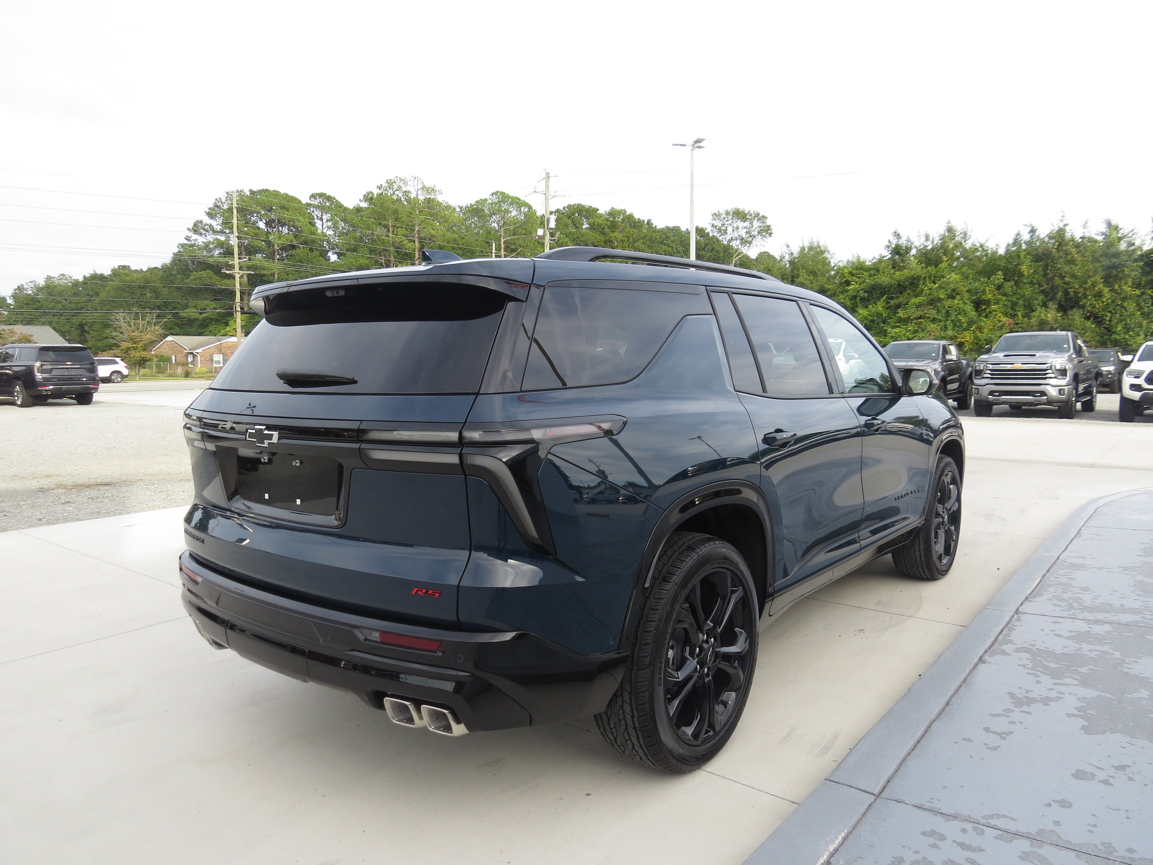 New 2027 Chevrolet Traverse RS FWD image 3