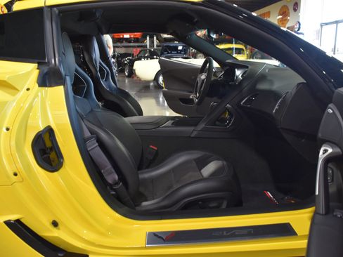 Used 2017 Chevrolet Corvette Grand Sport w/ Z07 Performance Package RWD image 32