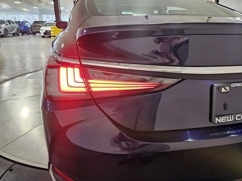 Used 2022 Lexus ES 300h w/ Premium Package image 27