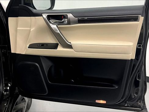 Used 2023 Lexus GX 460 Premium w/ Accessory Package image 23