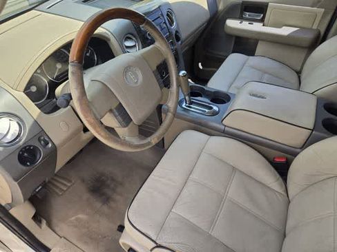 Used 2008 Lincoln Mark LT 2WD image 2