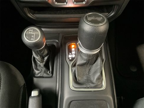 Used 2021 Jeep Wrangler Sport S image 31