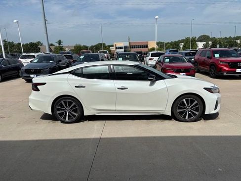 Used 2021 Nissan Maxima 3.5 SV w/ Floor Mat Group FWD image 4
