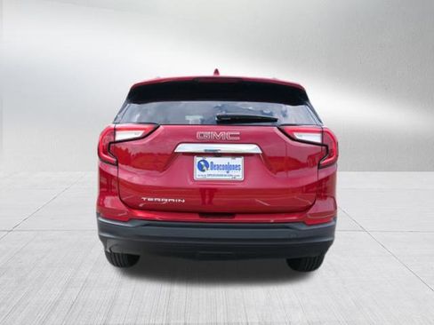 Used 2024 GMC Terrain SLE w/ Driver Convenience Package image 3