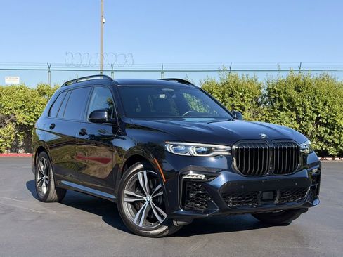 Used 2022 BMW X7 M50i AWD/4WD image 1