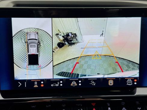 Used 2024 Chevrolet Silverado 1500 ZR2 w/ Technology Package image 14