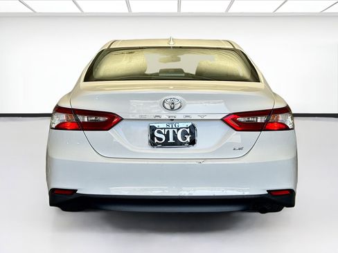 Used 2020 Toyota Camry LE image 5