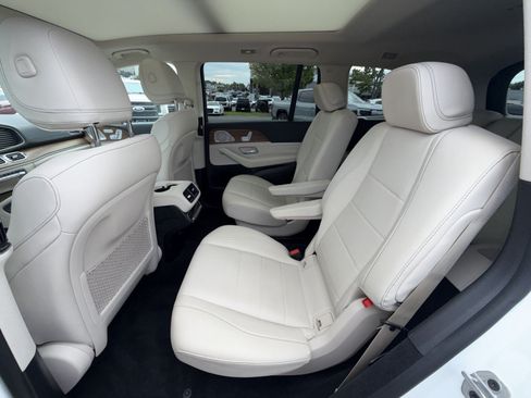 Used 2024 Mercedes-Benz GLS 450 4MATIC image 24