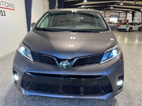 Used 2019 Toyota Sienna SE Premium image 11