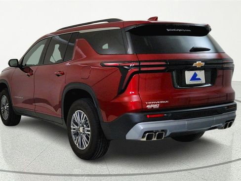 Used 2026 Chevrolet Traverse LT FWD image 3