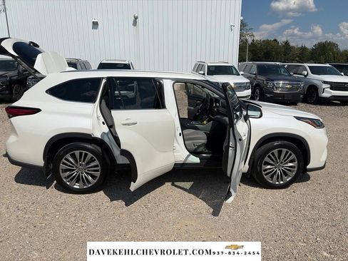 Used 2021 Toyota Highlander Platinum AWD/4WD image 28