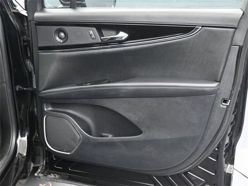 Used 2022 Lincoln Nautilus Reserve w/ Equipment Group 201A image 11