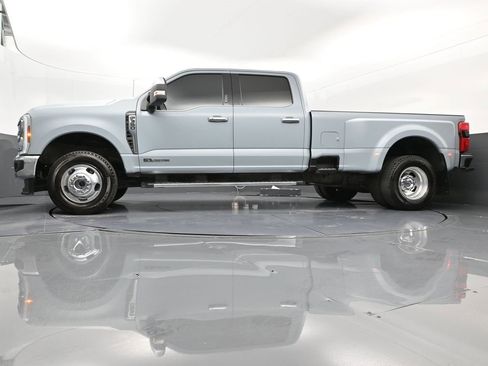 Used 2024 Ford F350 Lariat w/ Chrome Package image 34