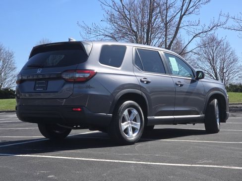 Used 2023 Honda Pilot LX image 18