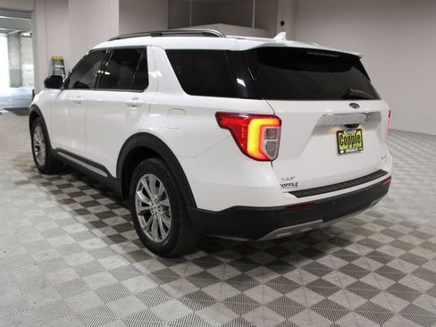 Used 2022 Ford Explorer XLT w/ Equipment Group 202A image 5