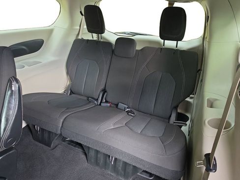 Used 2022 Chrysler Voyager LX FWD image 14