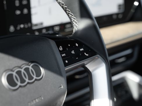Certified 2025 Audi Q5 Premium Plus w/ Premium Plus AWD/4WD image 12