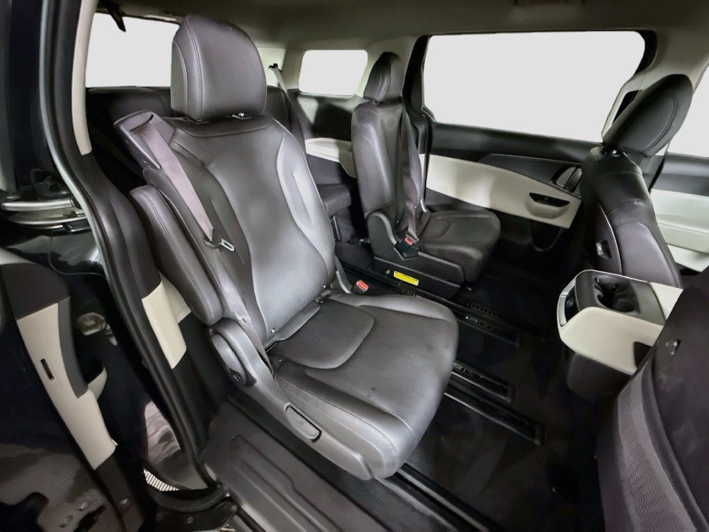 Used 2022 Kia Carnival LX FWD image 31