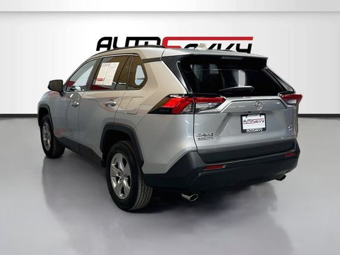 Used 2025 Toyota RAV4 XLE AWD/4WD image 5
