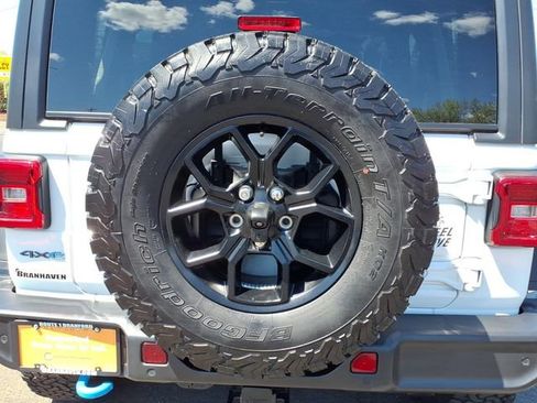 Used 2024 Jeep Wrangler Unlimited AWD/4WD image 14