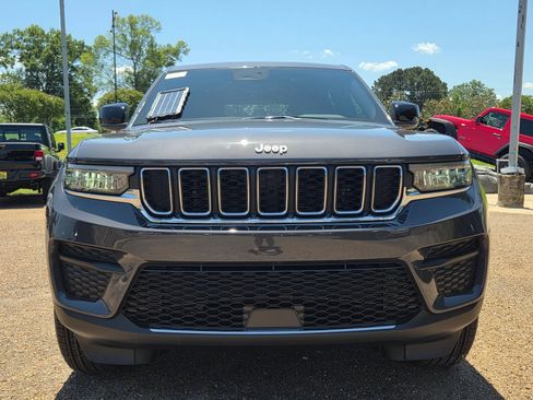 New 2026 Jeep Grand Cherokee Laredo X RWD image 2