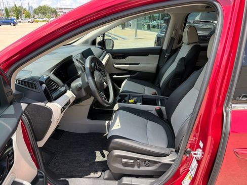 Used 2025 Honda Odyssey Elite image 2