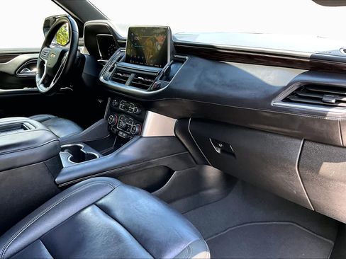 Used 2024 Chevrolet Suburban LT AWD/4WD image 19