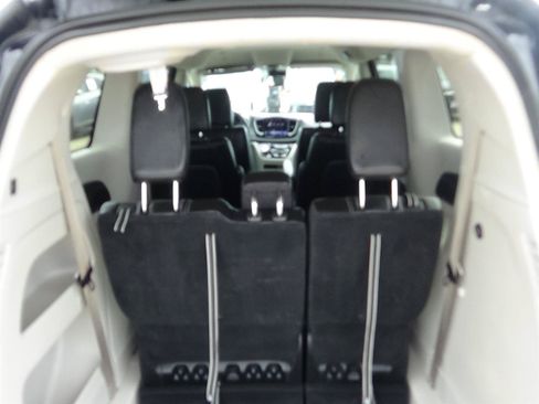 Certified 2024 Chrysler Pacifica Touring-L FWD image 10
