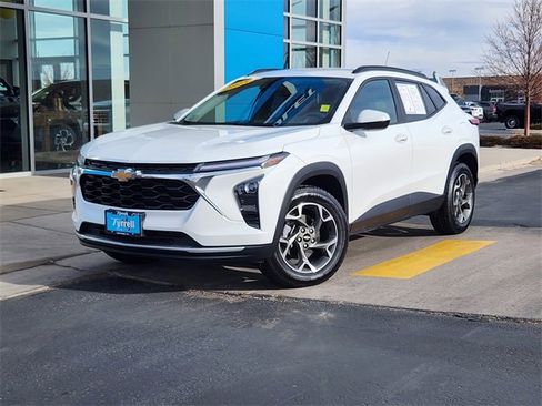 Used 2025 Chevrolet Trax LT image 1