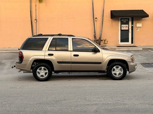 Used 2005 Chevrolet TrailBlazer LS w/ LS Preferred Equipment Group RWD image 8