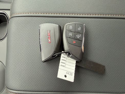 New 2026 GMC Sierra 1500 AT4 w/ AT4 Premium Package AWD/4WD image 40