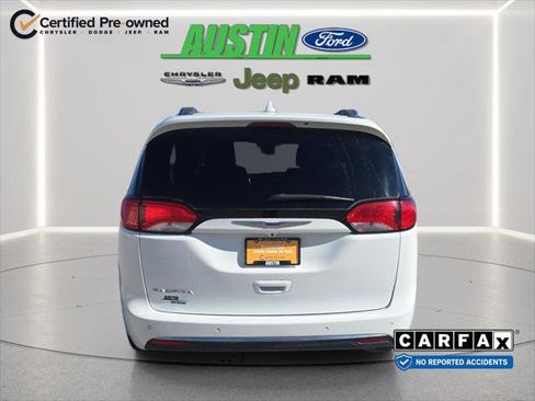 Certified 2018 Chrysler Pacifica Touring-L FWD image 4