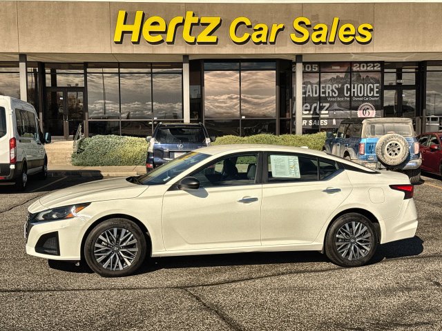 Used 2025 Nissan Altima 2.5 SV AWD/4WD image 1