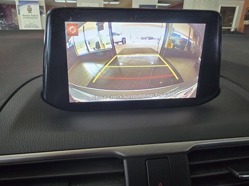 Used 2017 MAZDA MAZDA3 Sport image 24