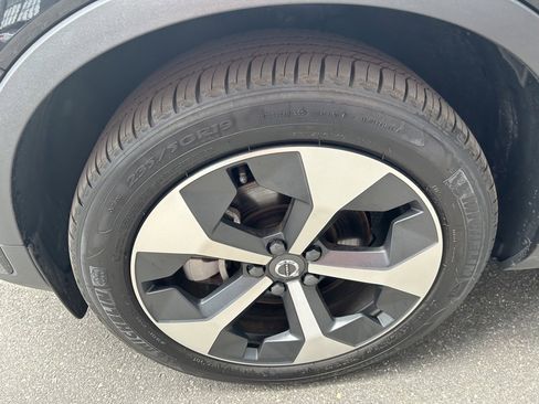 Certified 2025 Volvo XC40 B5 Plus w/ Climate Package image 7