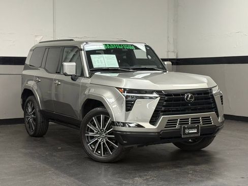 Used 2024 Lexus GX 550 w/ Accessory Package (2T) image 2