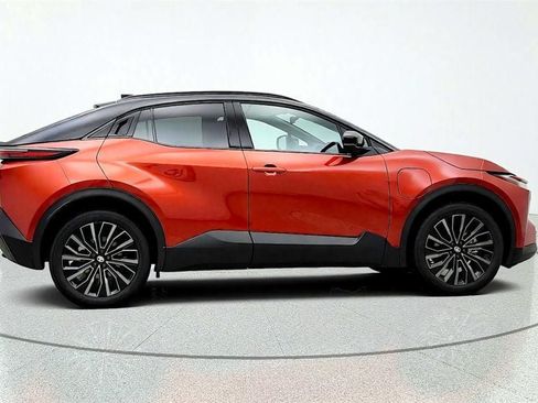 Used 2026 Toyota C-HR AWD/4WD image 4