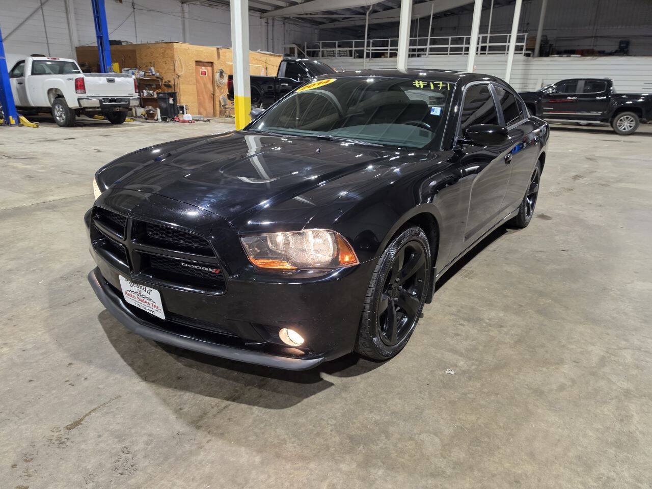 Used 2014 Dodge Charger SXT w/ Blacktop Package RWD image 3