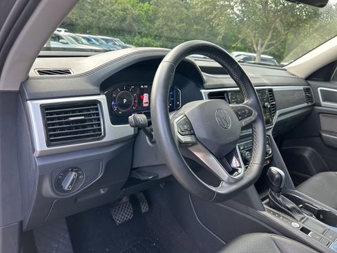 Used 2022 Volkswagen Atlas SE w/ Panoramic Sunroof Package image 17