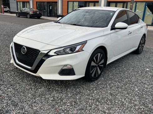 Used 2021 Nissan Altima 2.5 SV FWD image 1