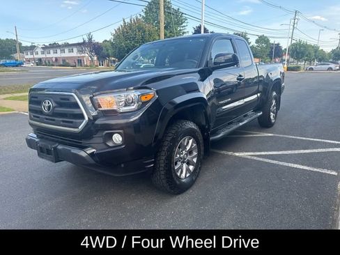 Used 2017 Toyota Tacoma SR5 w/ Tow Package AWD/4WD image 7
