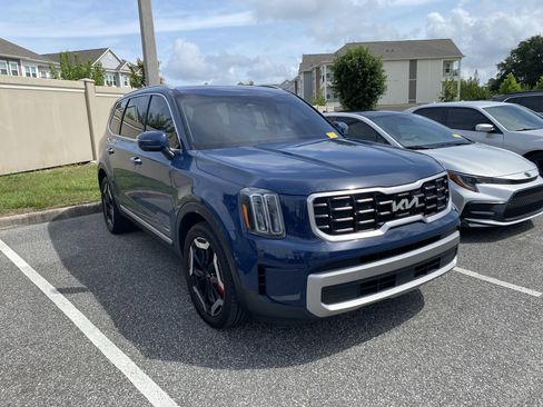 Used 2023 Kia Telluride S w/ S Sunroof Package FWD image 5