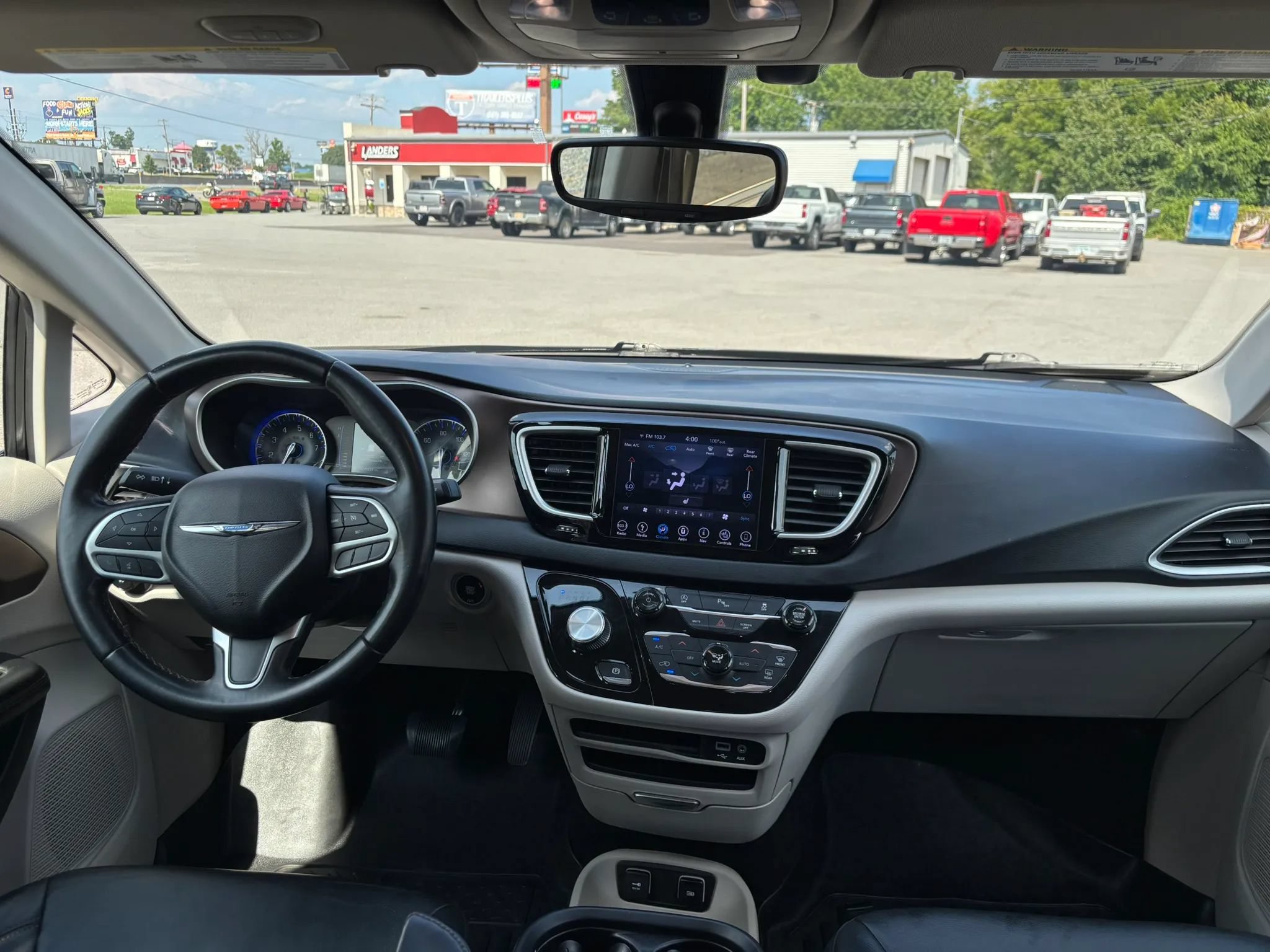 Used 2018 Chrysler Pacifica Touring-L FWD image 20