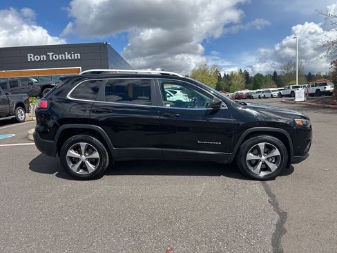 Used 2019 Jeep Cherokee Limited w/ Luxury Group image 8