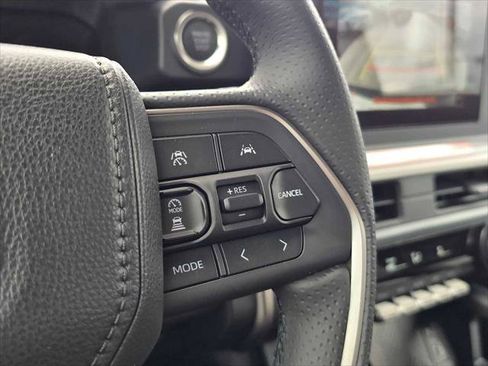 Certified 2025 Toyota 4Runner SR5 AWD/4WD image 30