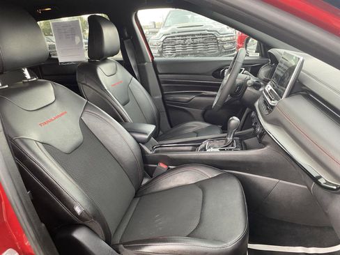 Used 2025 Jeep Compass Trailhawk image 39