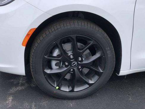 New 2026 Chrysler Pacifica Select w/ S Appearance Package AWD/4WD image 10