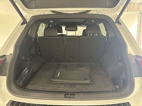 Used 2024 Volkswagen Tiguan SE R-Line AWD/4WD image 15