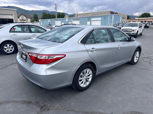 Used 2017 Toyota Camry LE w/ Moonroof Package FWD image 3
