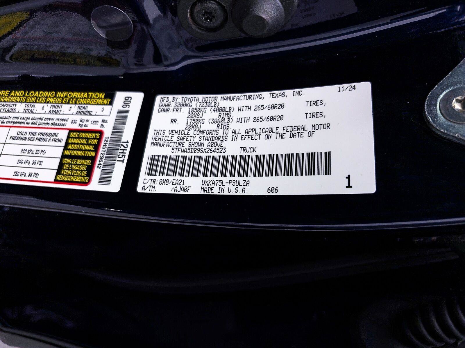 Used 2025 Toyota Tundra Limited AWD/4WD image 44